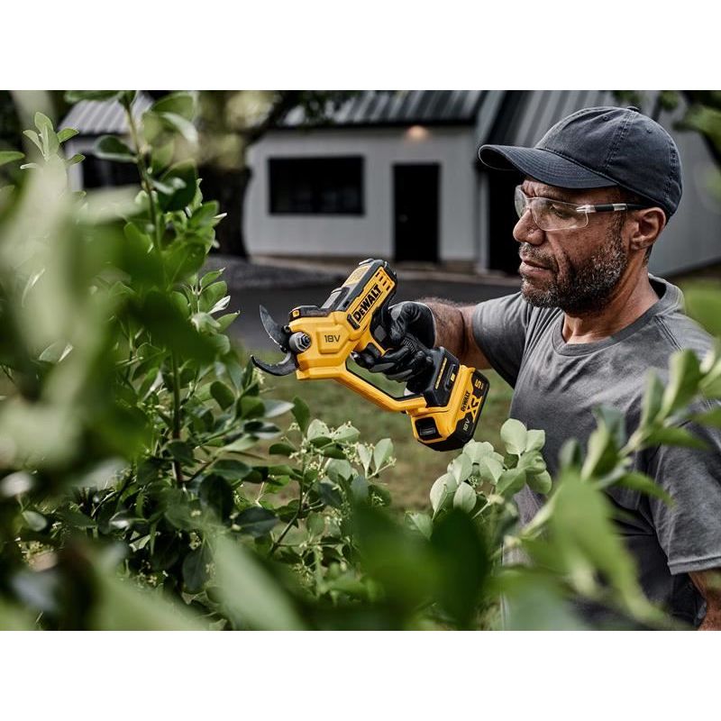 Dewalt Power Tools DCMPP568P1 XR Pruner 18V 1 x 5.0Ah Li-ion DeWALT Power Tools - RockBottom Northampton