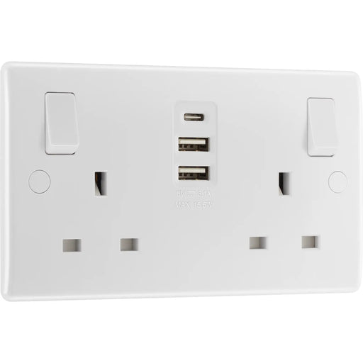 BG Electrical 800 Series - Double switched single pole, with 2 x USB A + 1 x USB C (15W)