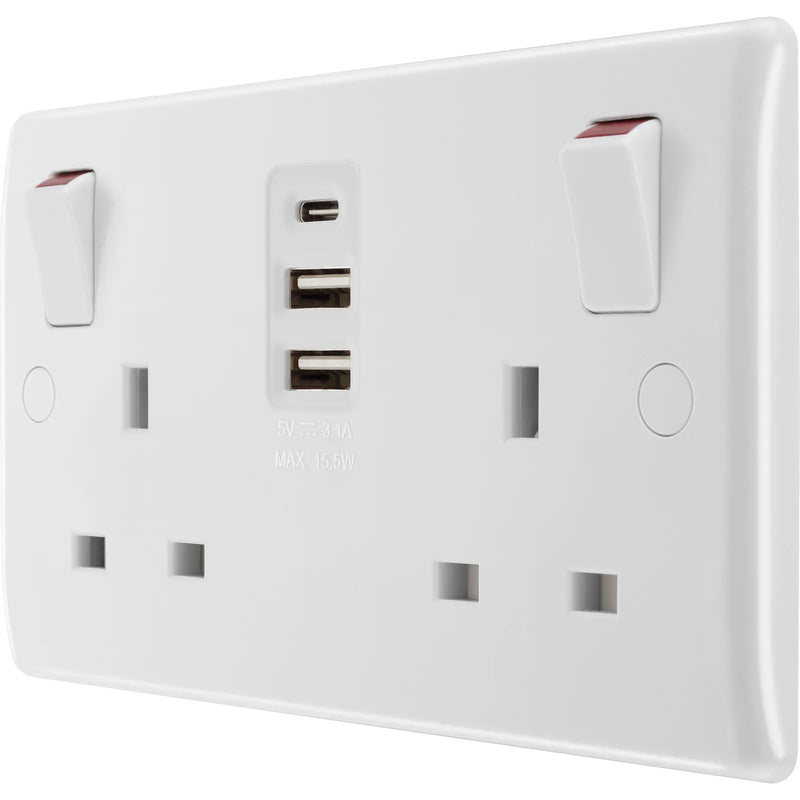 BG Electrical 800 Series - Double switched single pole, with 2 x USB A + 1 x USB C (15W)