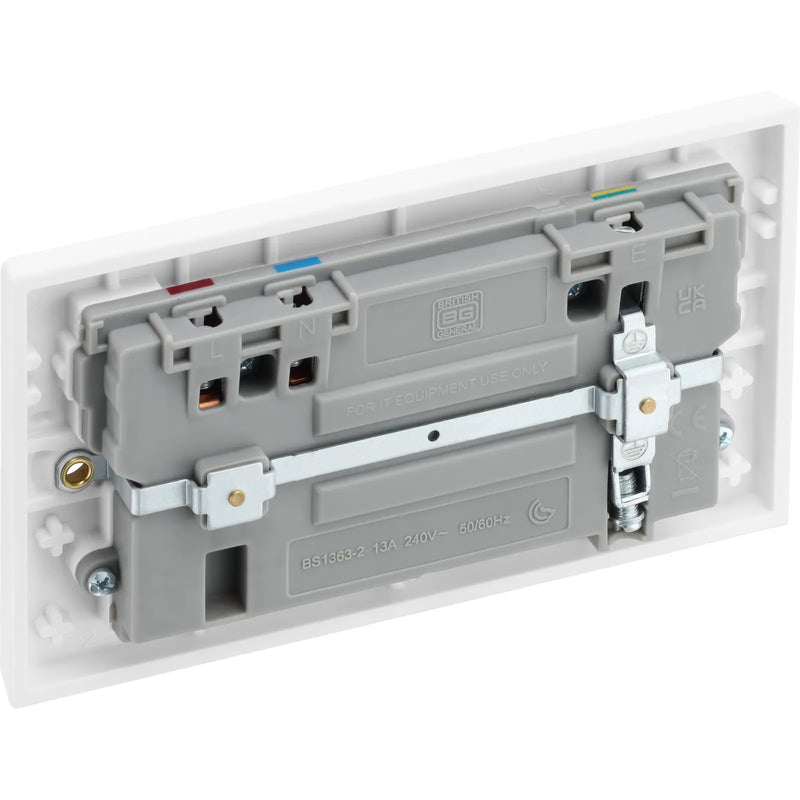 BG Electrical 900 Series - Double switched single pole, with USB A + C (22W)