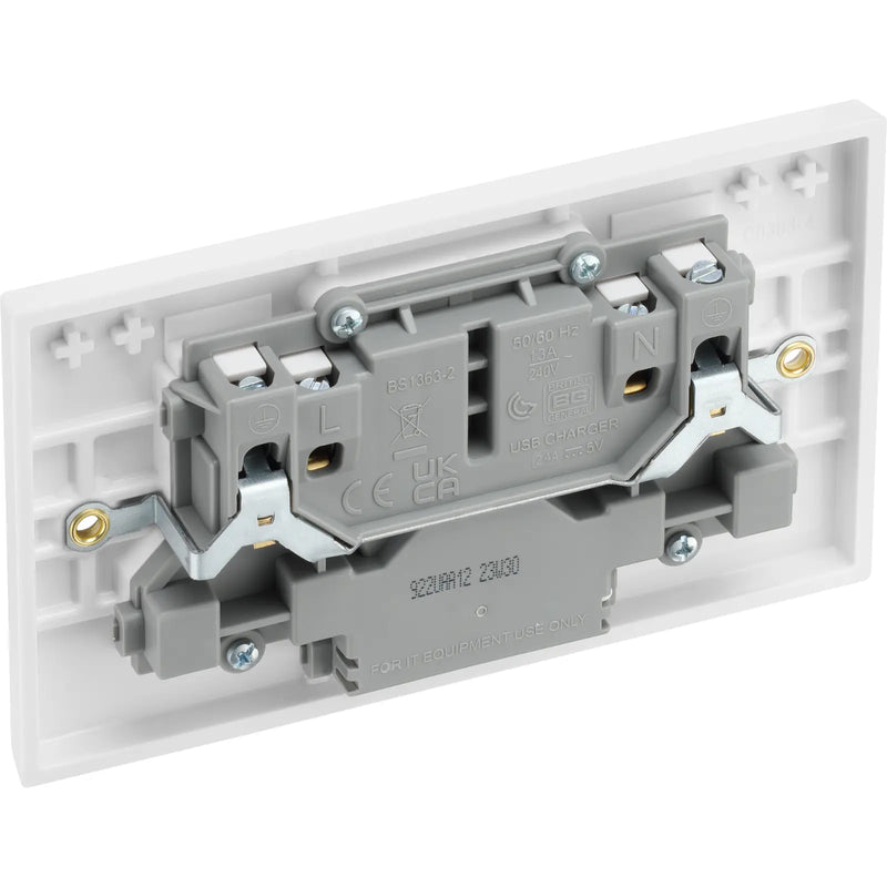 BG Electrical 900 Series - Double switched single pole, with 2 x USB A (12W)