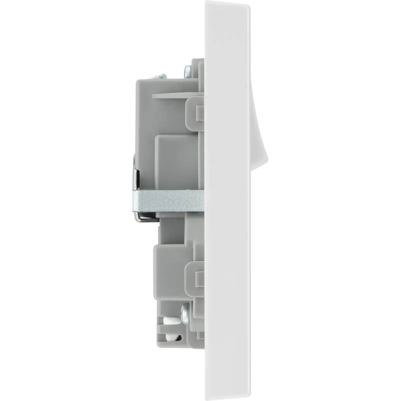 BG Electrical 900 Series - Double switched single pole, with 2 x USB A (12W)
