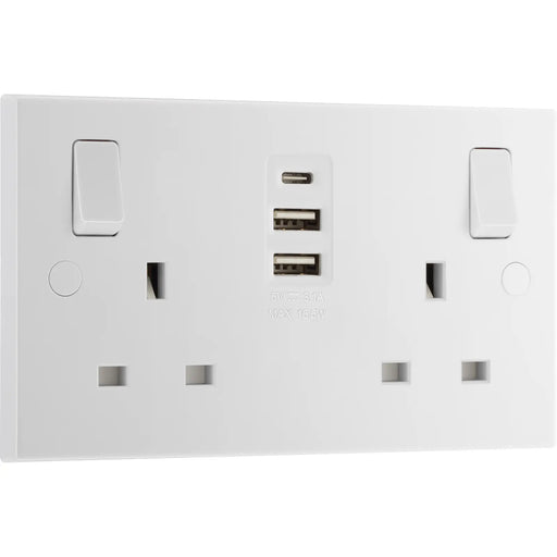 BG Electrical 900 Series - Double switched single pole, with 2 x USB A + 1 x USB C (15W)
