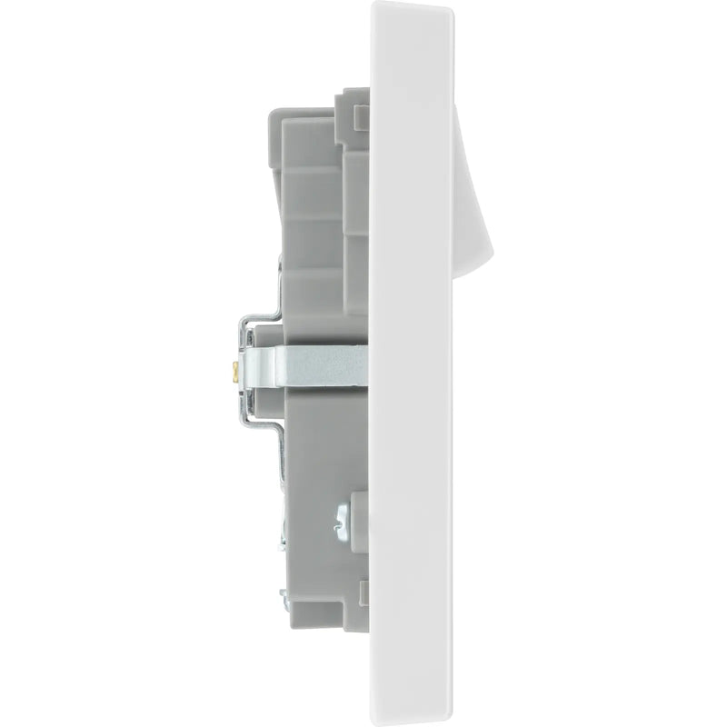 BG Electrical 900 Series - Double switched single pole, with 2 x USB A + 1 x USB C (15W)