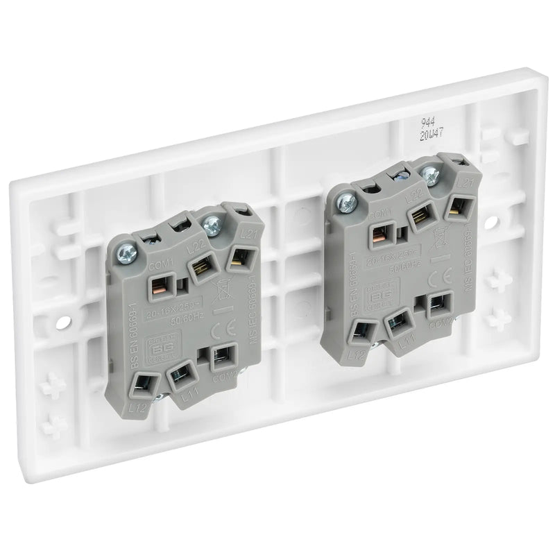 BG Electrical 900 Series - Quadruple, 2 way switch