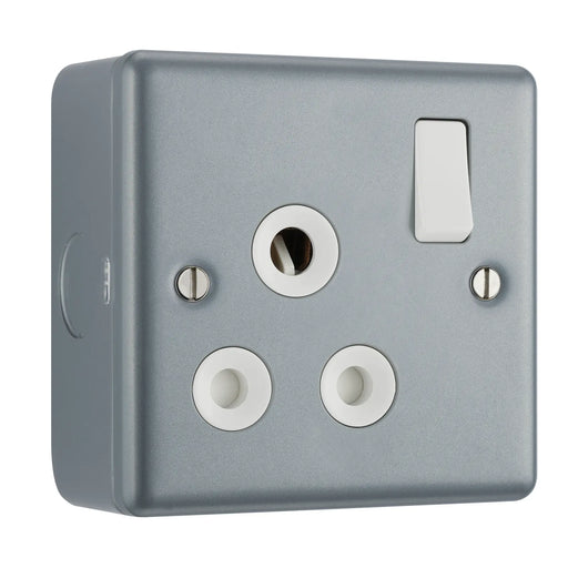 BG Electrical Metal Clad - 15A, single, switched, round pin