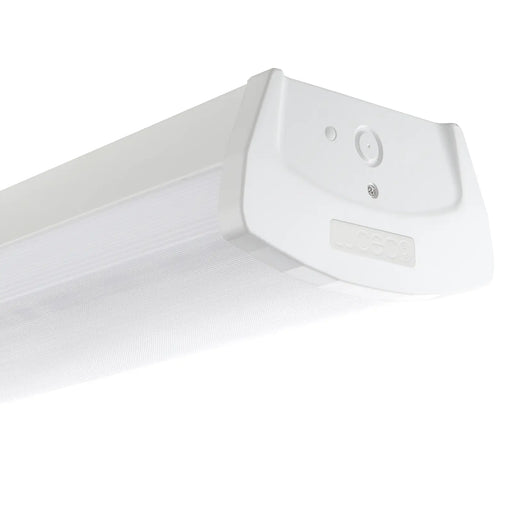 Luceco Academy 1500mm surface luminaire 3200 lumens with fixed output driver