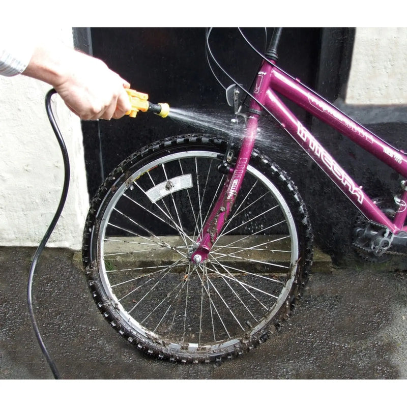 Streetwize Pressure Sprayer With Extra Brush 8L