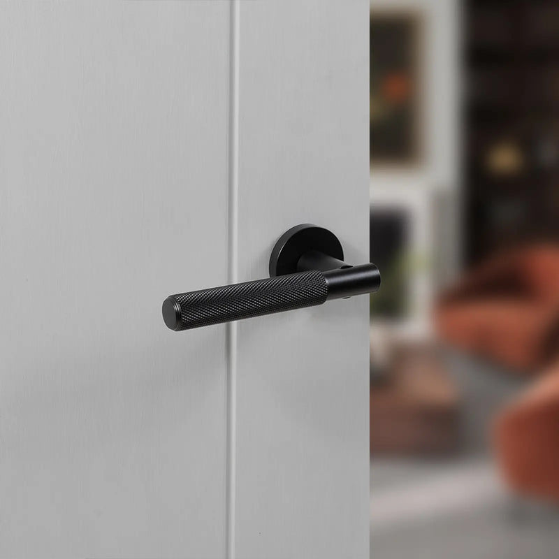 Atlantic Senza Pari Rosarno Door Handle Pack (3 Lever Lock Set - 2.5" CE Sashlock, 4" Slim Knuckle Hinges x2)