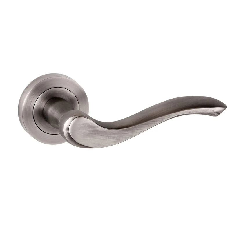 Atlantic Old English Warwick Lever Door Handle on Round Rose