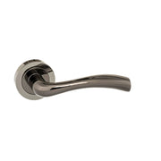 Atlantic STATUS Texas Lever Door Handle on Round Rose