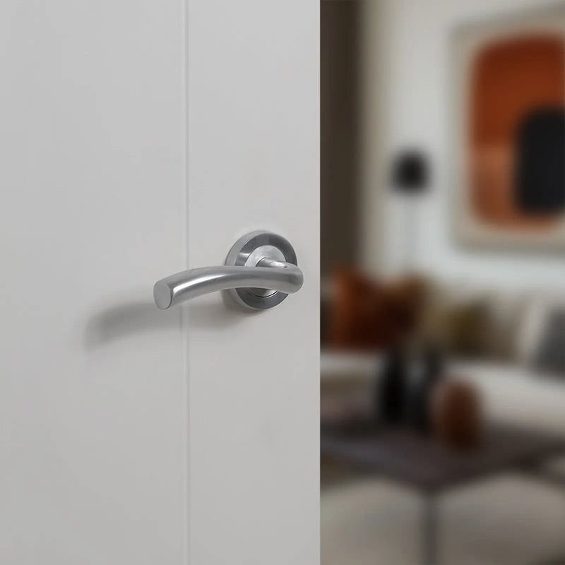 Atlantic STATUS Texas Lever Door Handle on Round Rose