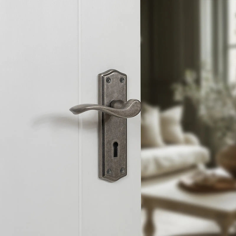 Atlantic Old English Warwick Door Handle Pack (Latch Set - 2.5" CE Latch, 4" Slim Knuckle Hinges x2)