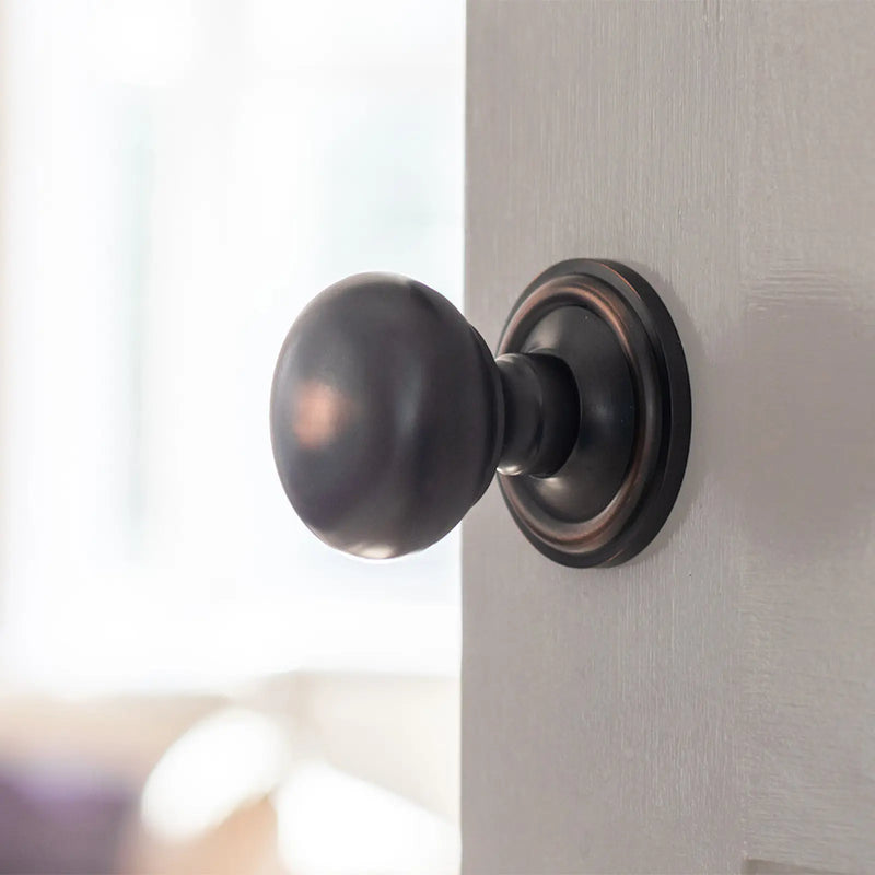 Atlantic Old English Harrogate Door Knob Pack (Latch Set - 4" HD Latch, 4" Slim Knuckle Hinges x2)