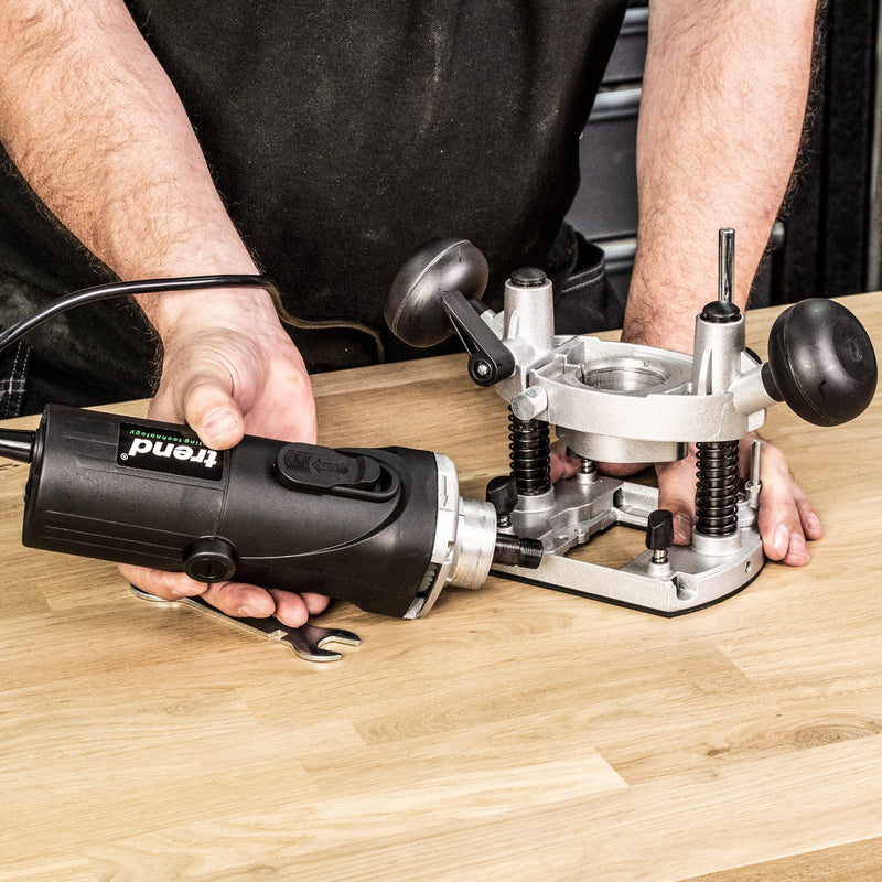 T4ELK - 760W ¼” Variable Speed Plunge Router 110V 16A UK & Ireland only