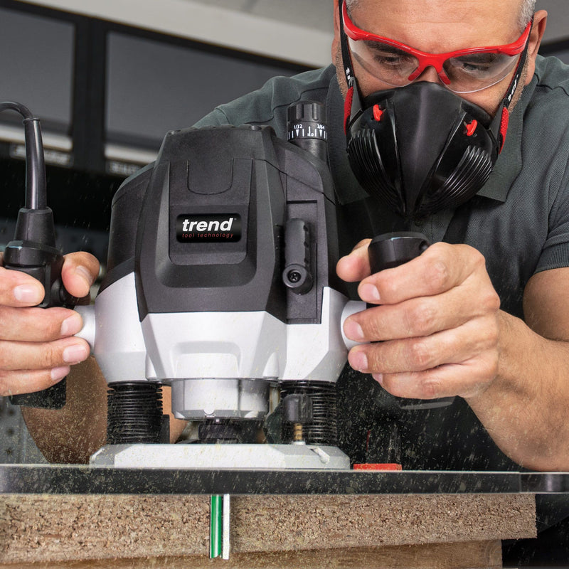 T7EK - 2100W ½ Inch Variable Speed Plunge Router 240V UK & Ireland only