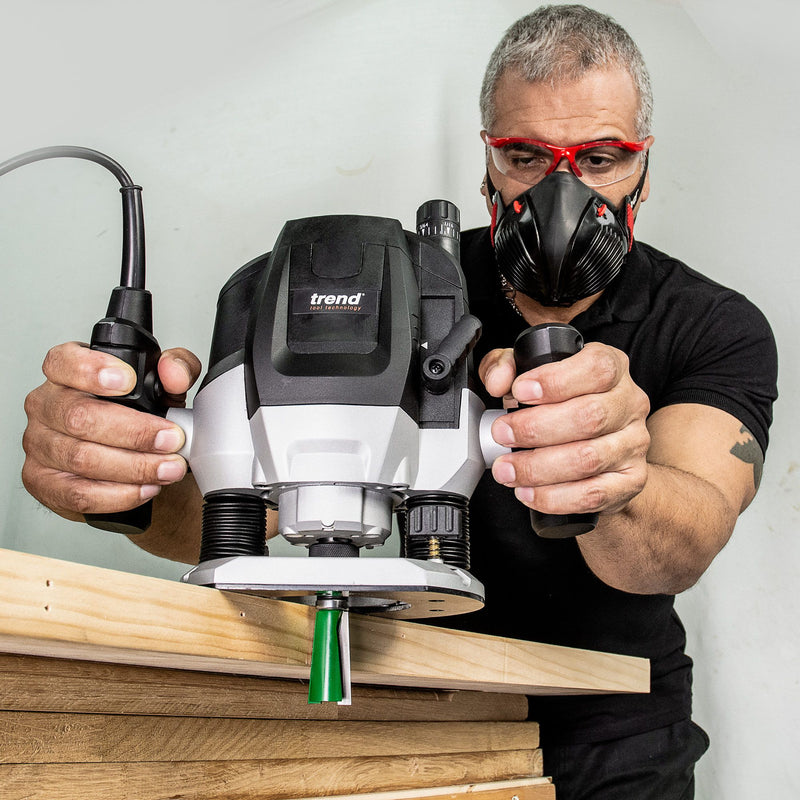 T7ELK - 1750W 1/2 inch Variable Speed Plunge Router 110V 16A UK & Ireland only
